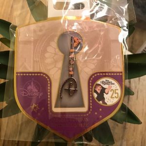 Disney collectible key pin. Hunchback of Notre Dame